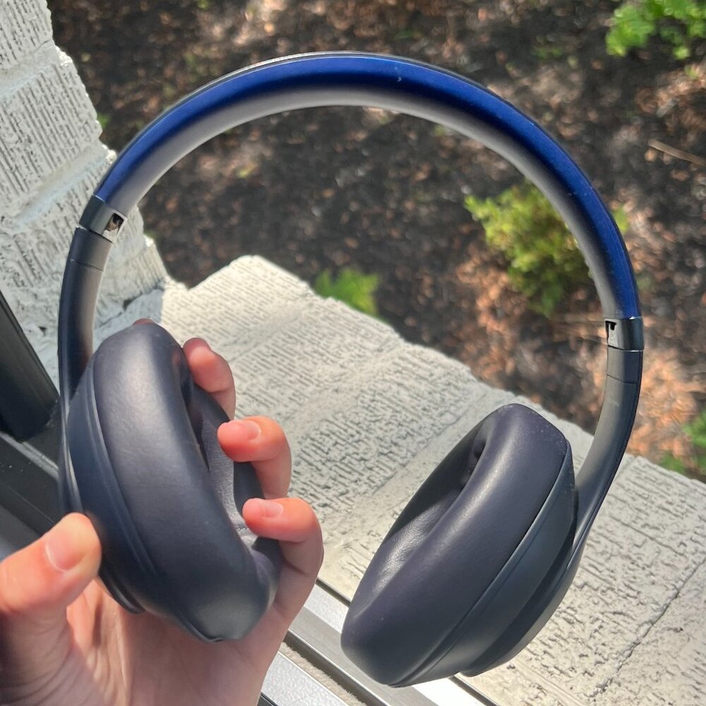 Beats - Studio Pro - Wireless Noise Cancelling Over-the-Ear Headphones - Navy